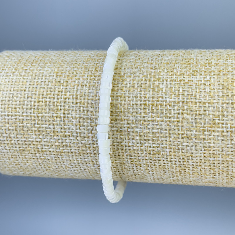 Mother-of-Pearl Rondelle Bracelet, diameter 4x2mm+/-, length 18cm+/- stretch