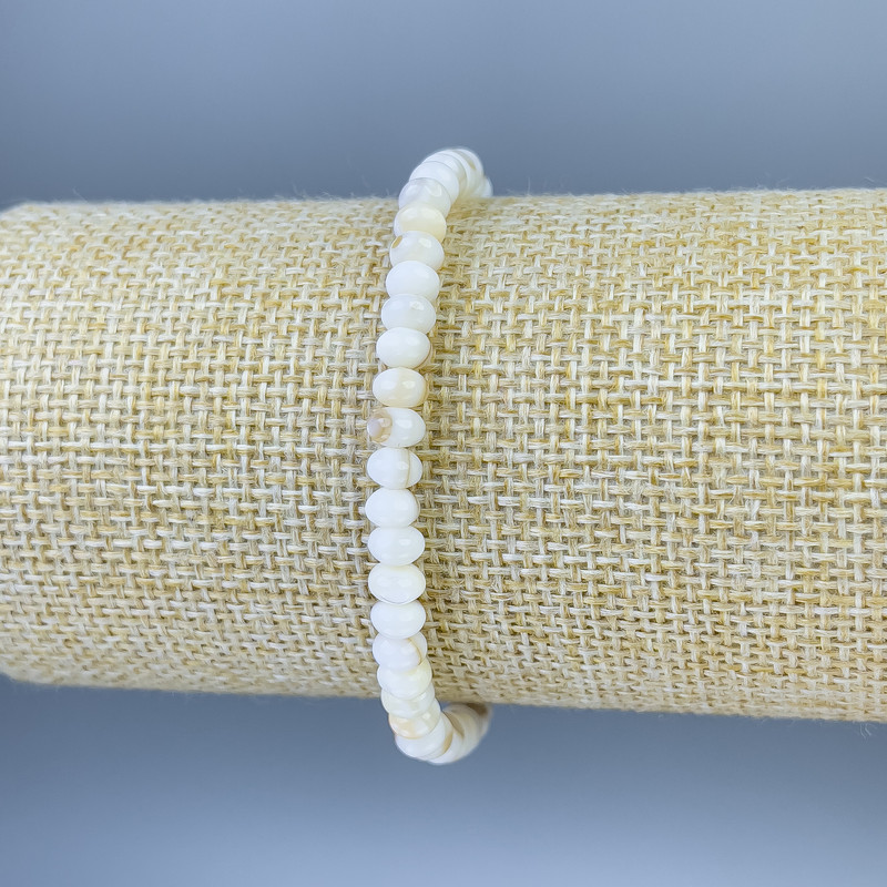 Mother-of-Pearl Rondelle Bracelet, diameter 5x3mm+/-, length 18cm+/- stretch