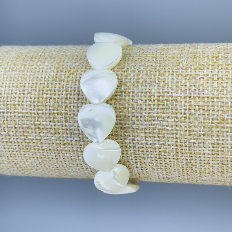 Mother-of-Pearl Heart Bracelet, diameter 13x12mm+/-, length 18cm+/- stretch