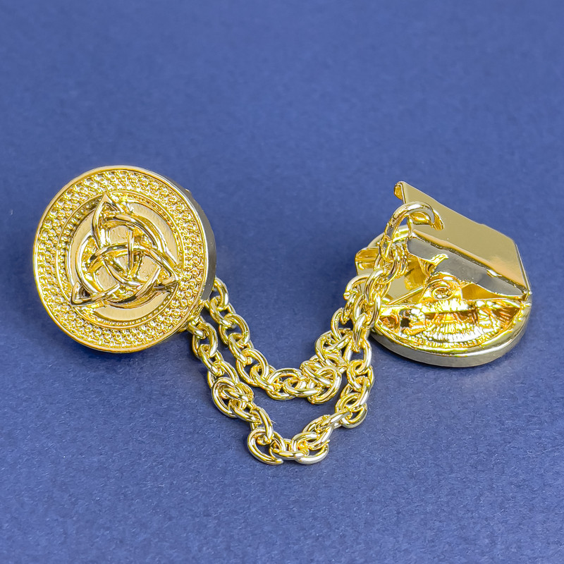 Cardigan Brooch Gold-Tone Metal, Diameter 20mm+/- Chain, Length 9cm+