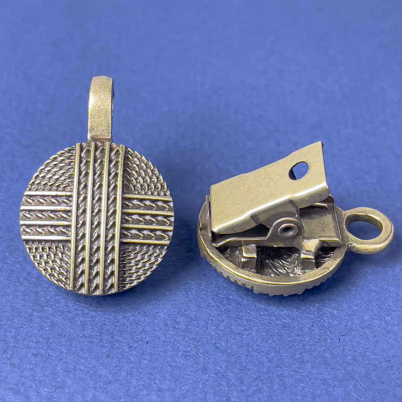 Cardigan Clip Brooch Bronze-Tone Metal, diameter 20mm+-, length 52mm+