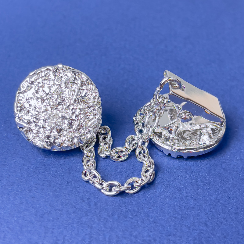 Cardigan Brooch Silver Metal, Diameter 20mm+/- Chain, Length 9cm+
