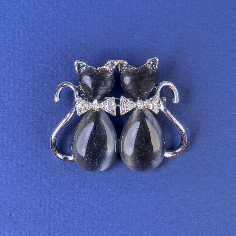 Cats Brooch Dark Grey Cat's Eye Stone White Rhinestones Silver-Tone Metal, 31x38mm diameter +