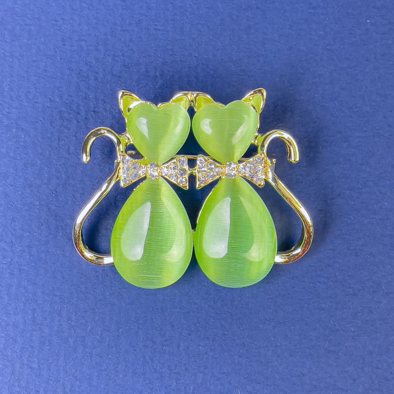 Cats Brooch Green Cat's Eye White Rhinestones Gold-Tone Metal, Diameter 31x38mm+