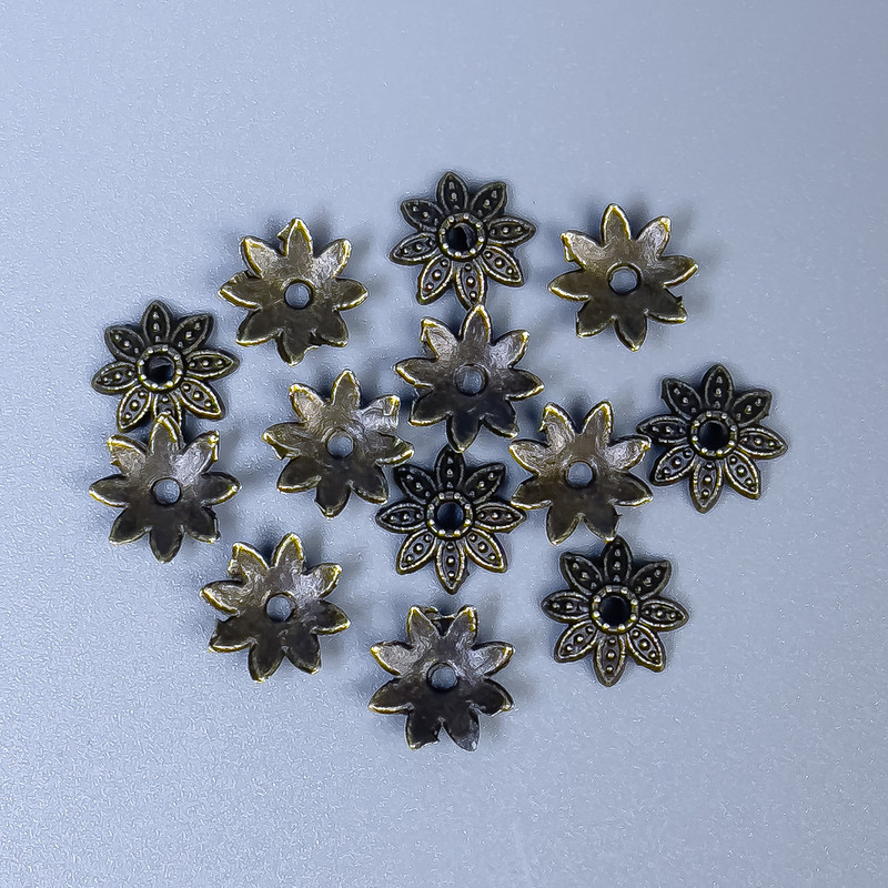 Bead Cap Findings, Bronze Metal Colour, Diameter 7x0.5mm+/- Hole Diameter 0.5mm+/-, Pack of 70