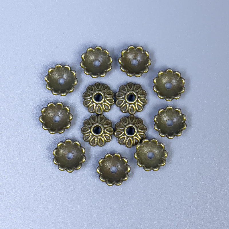 Bead Cap Finding, Bronze Metal Colour, Diameter 8x1mm +/-, Hole Diameter 1.5mm +/-, Pack (~32pcs)