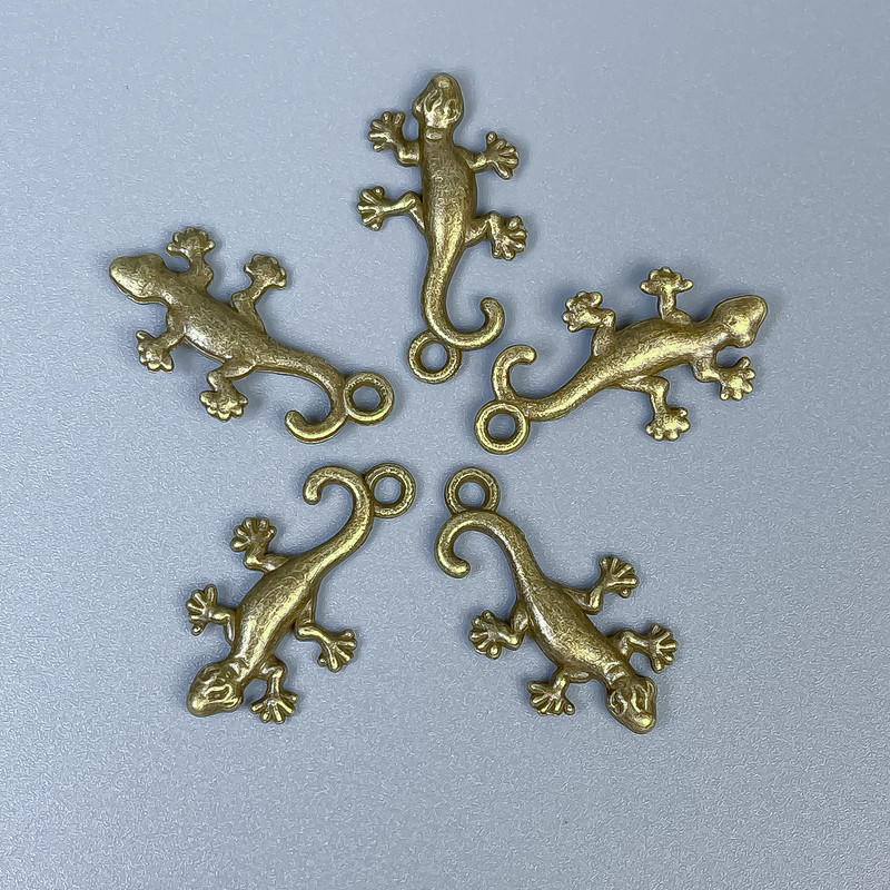 Lizard Pendant Finding, Bronze Metal Colour, Size 23x13x2mm +/-, Hole Diameter 2mm +/-, Pack of 12pcs