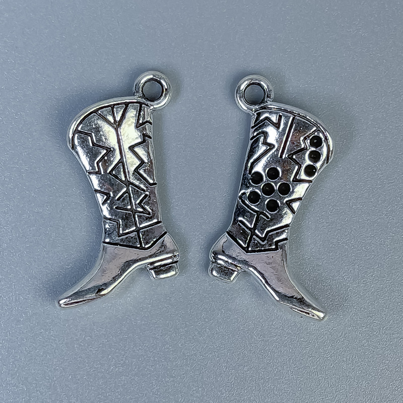 Pendant Findings Boots, Silver Metal Colour, Size 22x14x2mm+/-, Hole Diameter 2.5mm+/-, Pack of 8pcs