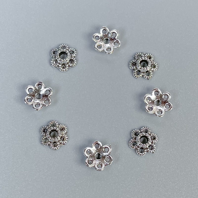 Bead cap finding, silver metal colour, diameter 6x0.8mm+/-, hole diameter 1.5mm+/-, pack 20g (~195 pcs)