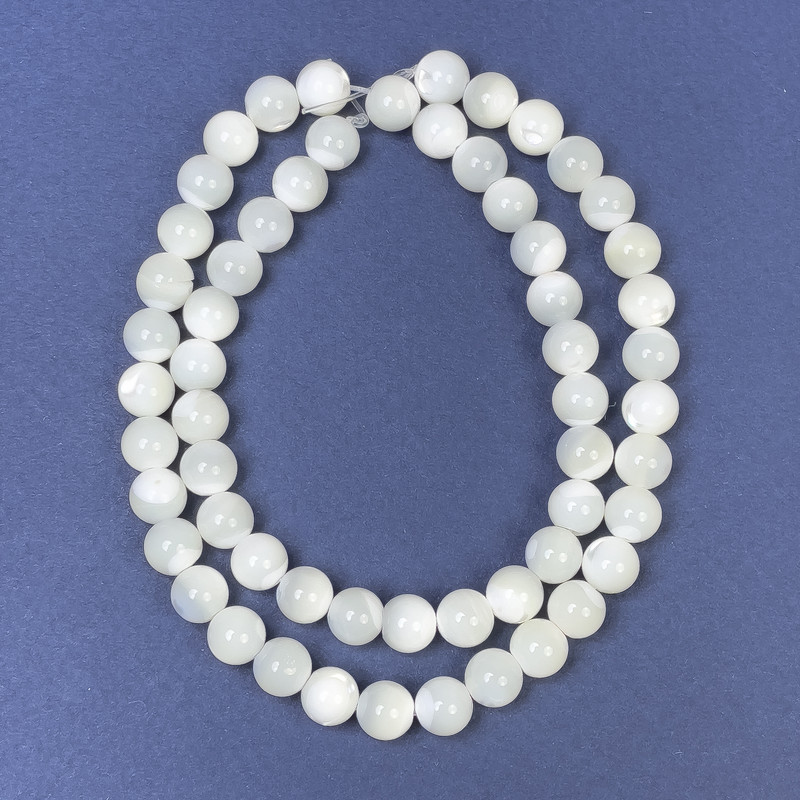 Mother-of-Pearl Beads on Fishing Line Smooth Round, Diameter 6mm+-, Length 39cm +