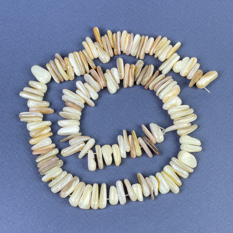 Mother-of-Pearl Chip Beads 14x3-5mm+/- on Fishing Line, Length 41cm+