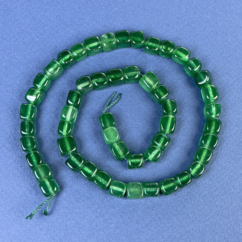 Chrysoprase Cube Beads 7x7mm+/- on a Thread, Length 37cm+