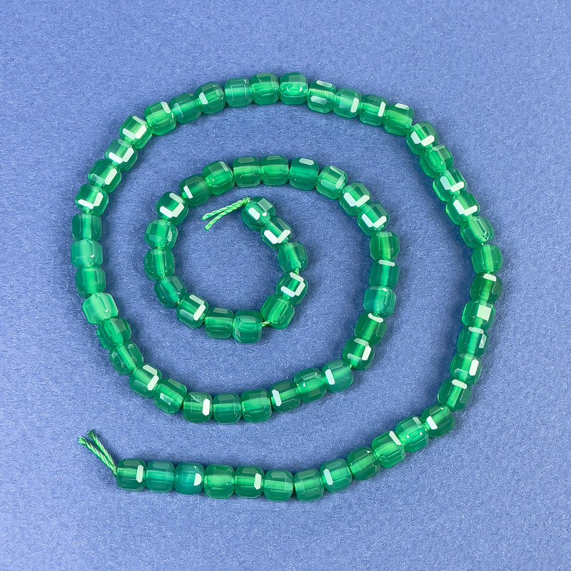 Chrysoprase Faceted Cube Beads 5x5mm+/- on Thread, Length 38cm+