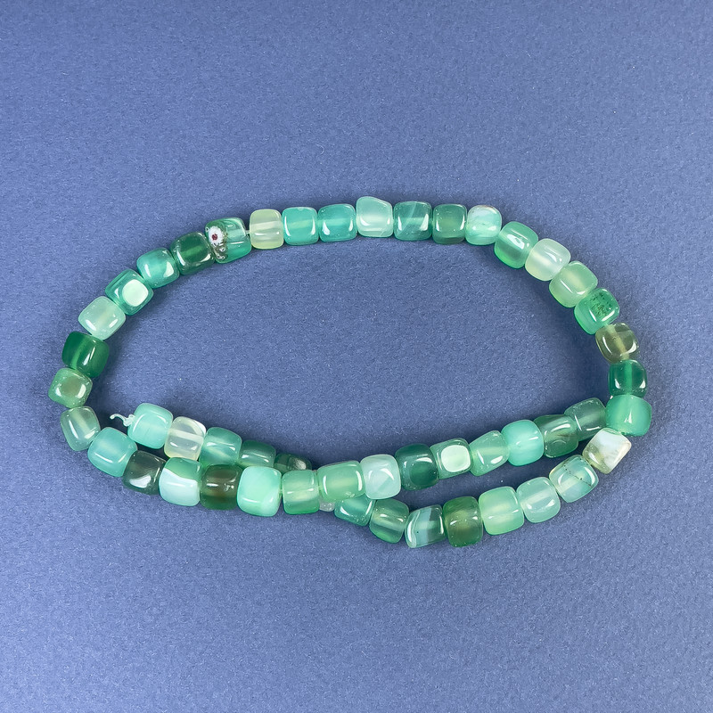 Agate Cube Beads 7x7mm+/- on Fishing Line, Length 37cm+