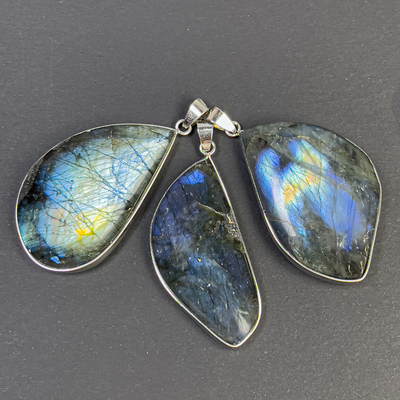 Labradorite Pendant in a Setting, Assorted Sizes 30x52x10-44x25x8mm+/-, Silver-Tone Metal