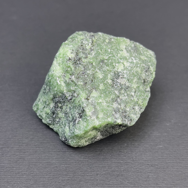 Unprocessed Zoisite natural roughs with no hole 38-45×30-34 mm (+-) (per 100 g ±)