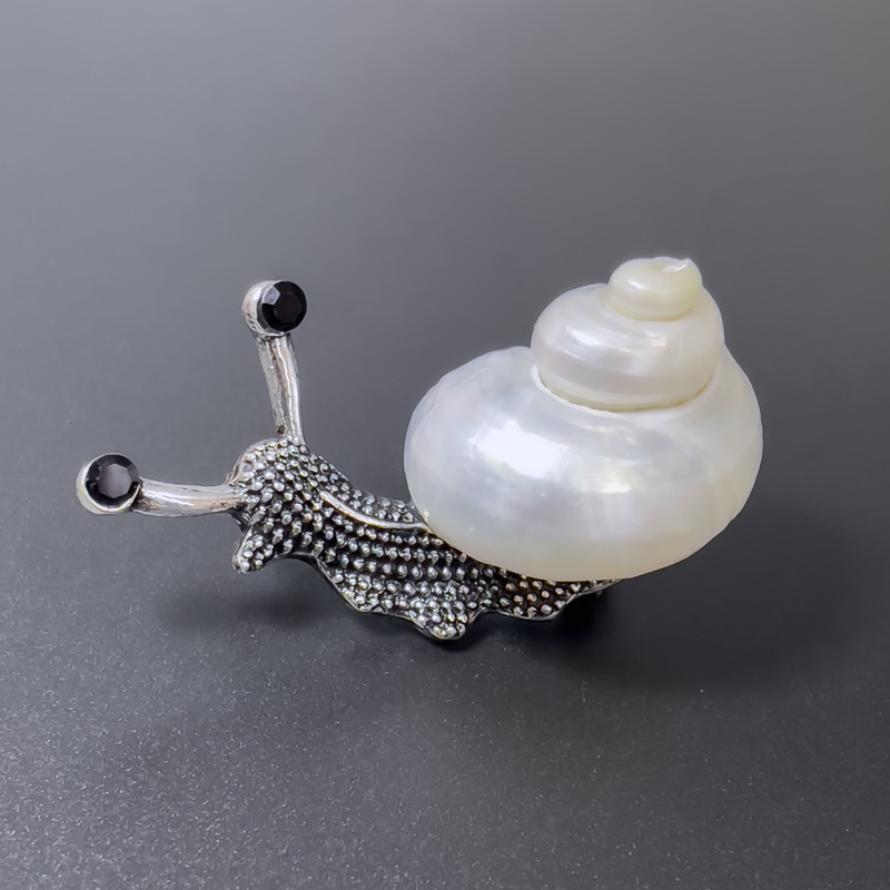 Brooch-pendant Snail iridescent silver metal 53x26mm+- black crystals