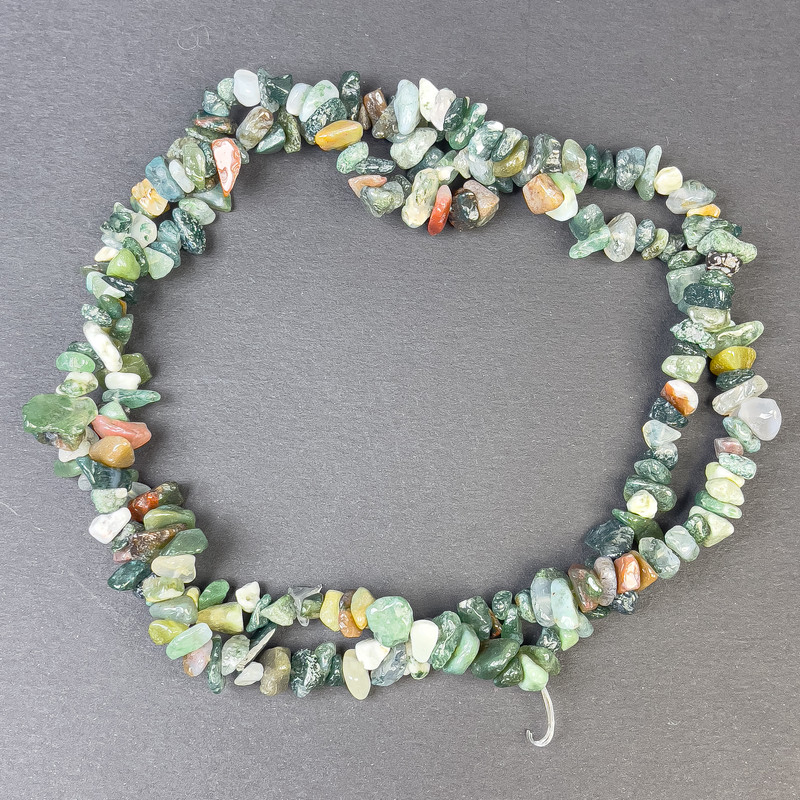 Mossy Agate Beads chip 10x3mm+- on thread, length 76cm+