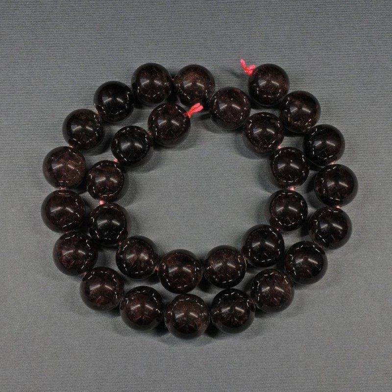 Garnet beads smooth round bead 12–13, 5 mm ± on a string, length 39 cm+