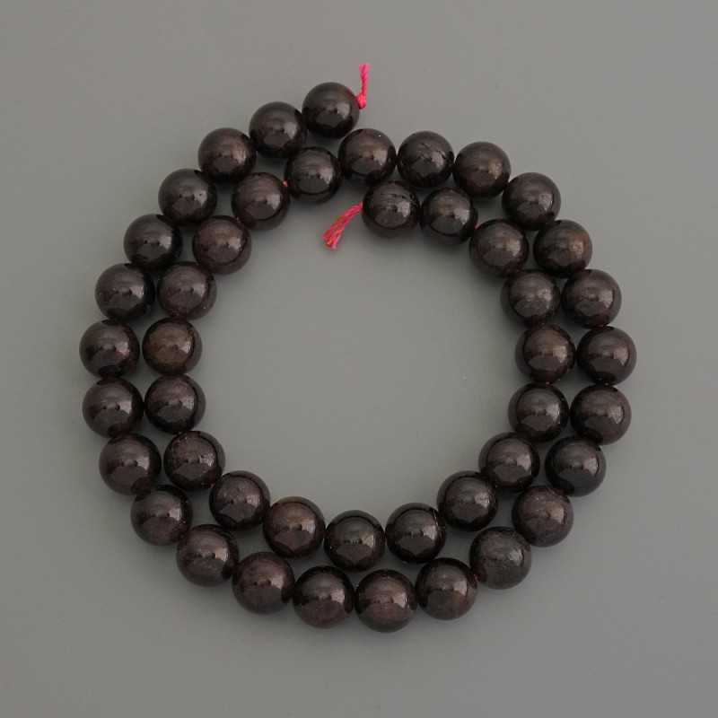 Garnet Beads, smooth ball 8.5mm+- on a string, length 40cm+