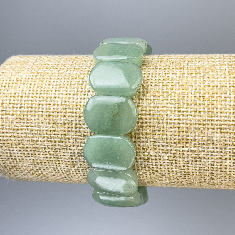 Jade Bracelet, rounded link, diameter 19x13mm+-, length 18cm+- stretch