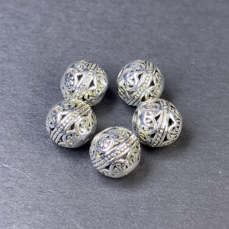 Bead finding insert, metal colour: silver, bead diameter 10×10.5 mm, hole ~2.5 mm, packaging 5 pcs