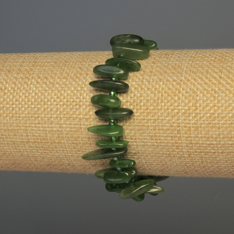 Bracelet Jadeite Chip Needle, diameter 12-20×3-5mm± with seed beads, length 18cm± stretch