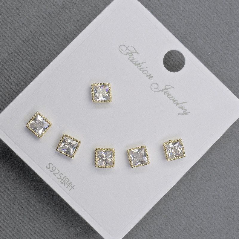 Stud Earrings 5mm +/- Gold-Tone Metal White Rhinestones