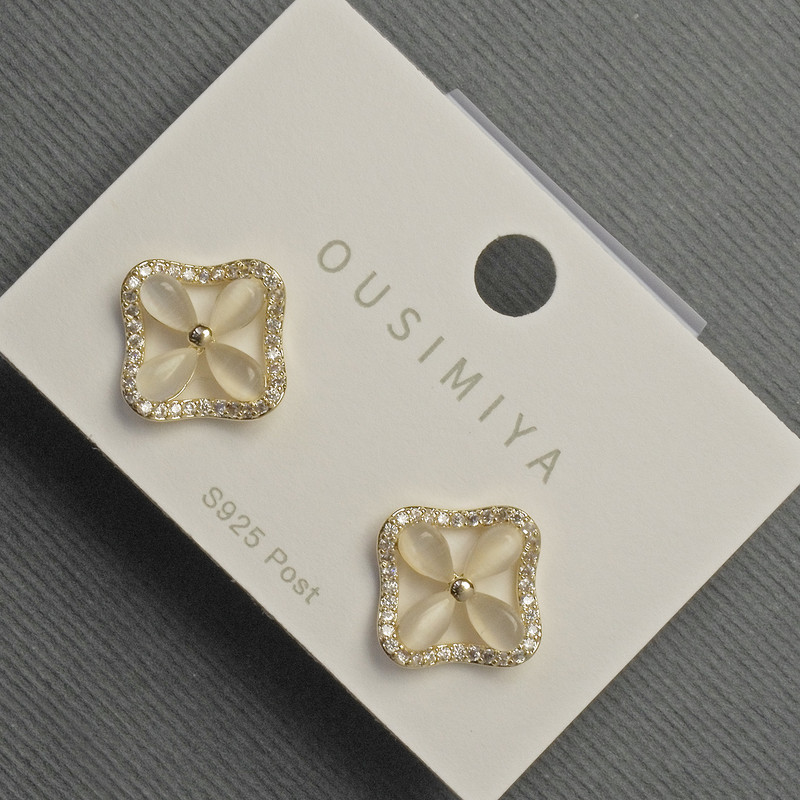 Clover Cat's Eye Stud Earrings 14mm+/- White Rhinestones Gold-Tone Metal