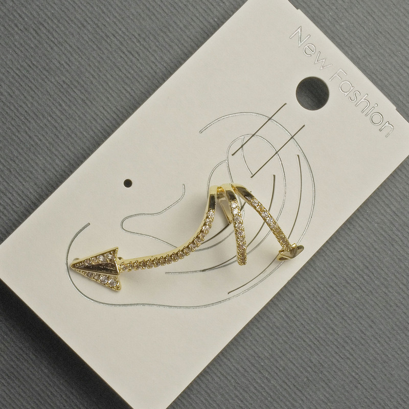 Café stud earring on ear lobe in golden metal 15×35mm± with white crystals