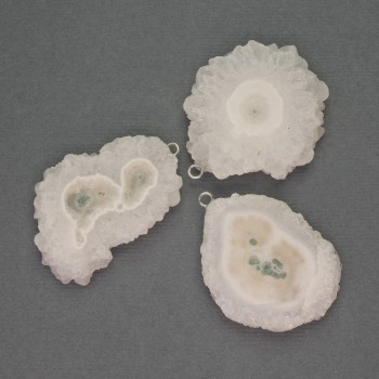 Agate Slice Druze Pendant 29x34mm+-, chain length 37mm+- assorted, silver-toned metal