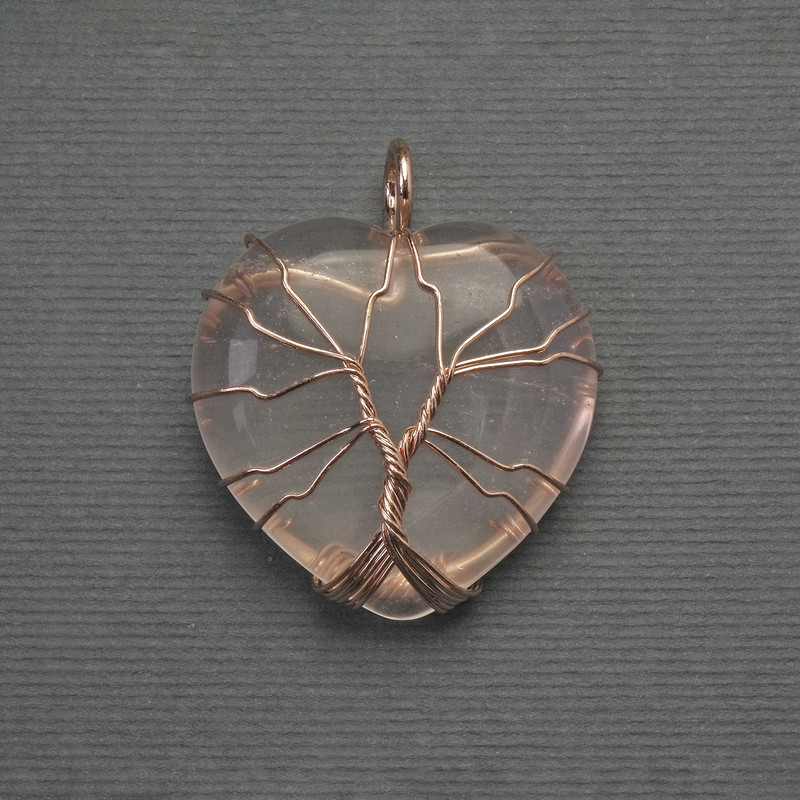 Pendant Heart Rose Quartz in golden woven setting, diameter 30x30mm±, length 37mm±