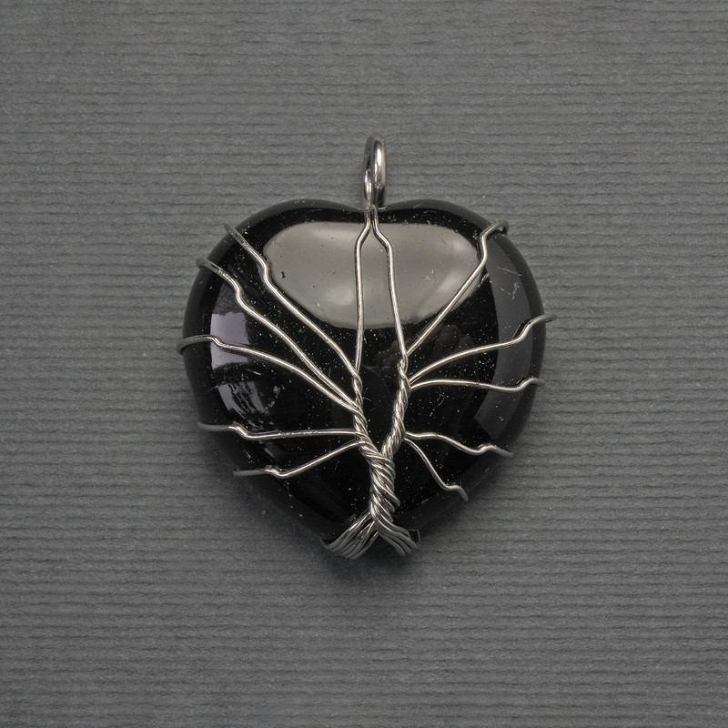Pendant Heart of Agate in a silvered weave, diameter 30x30mm±, length 37mm±