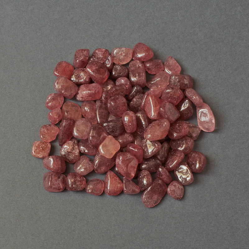 Strawberry Quartz Faceted Chunk without hole 10-14×7-10mm± (per 100g±)