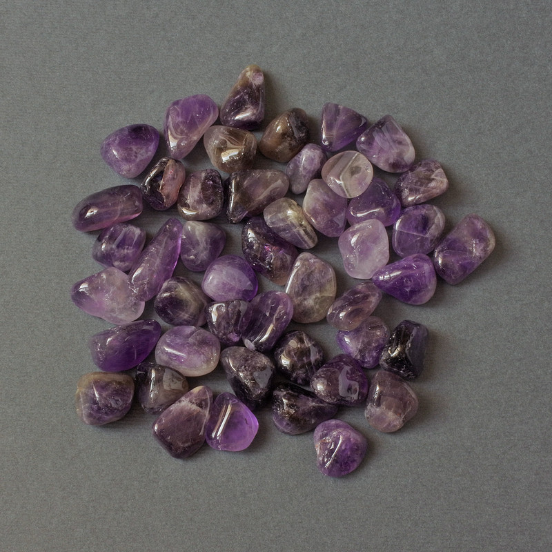 Natural Amethyst tumbled roughs with no hole 14-18x12-15mm+- (per 100g+-)