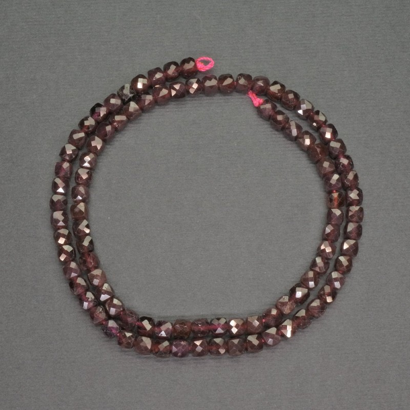 Beads Natural Stone Garnet Small Faceted Cube, Diameter 4mm+-, Length 39cm+