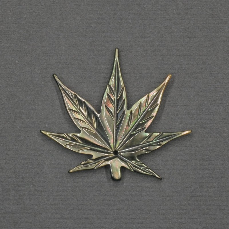Leaf Pendant with Green Mother-of-Pearl 26x30x2mm+- Gold-Tone Metal