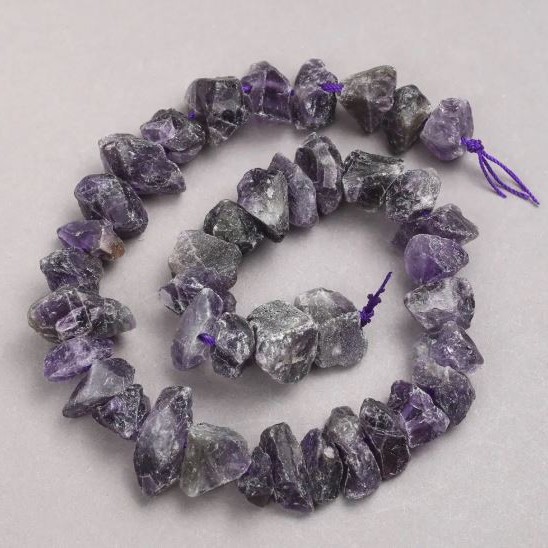 Raw Stone Amethyst Chip Beads on a Thread, diameter 10x18mm+-, length 42cm+