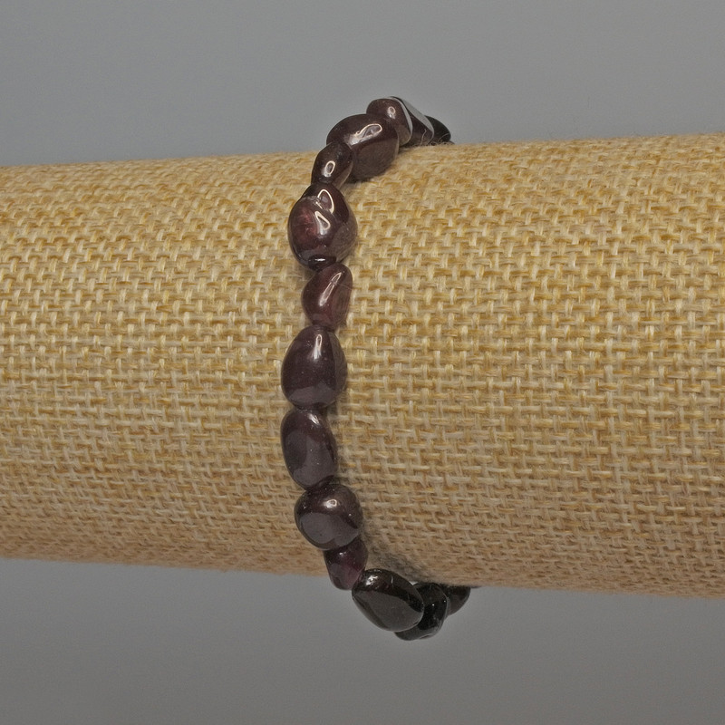 Garnet Bracelet, Tumbled, Diameter 5-11x5-7mm+/-, Length 18cm+/- Stretch