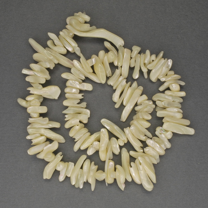 Mother-of-P pearl Beads, Micron Chip Needle shape, diameter 11-25×2-5mm, ± 40cm length on thread