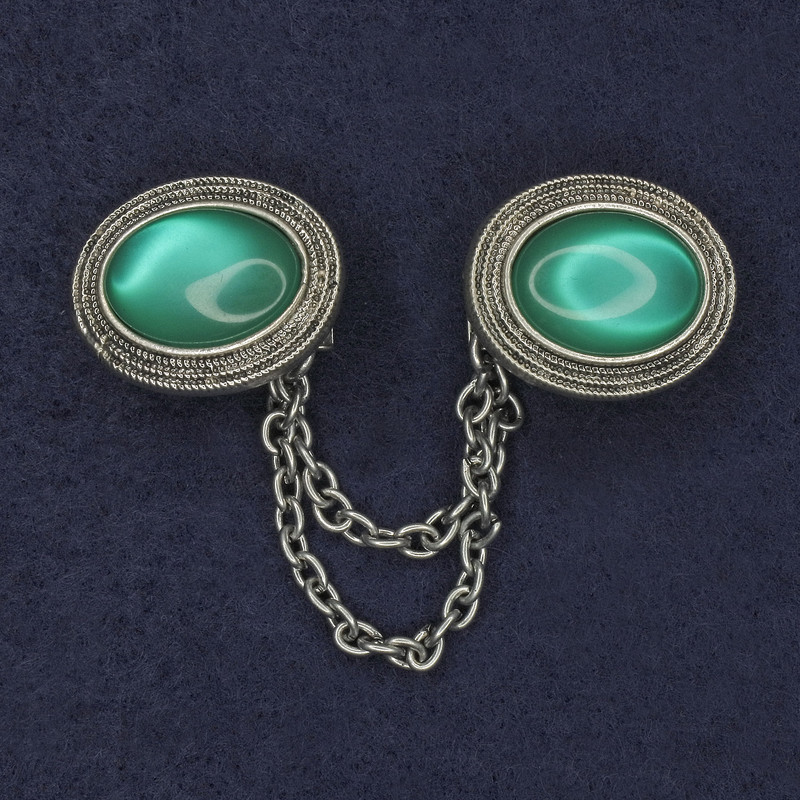 Cardigan Brooch Green Cat's Eye Oval, Diameter 26x20mm+/- Silver-Tone Metal Chain, Length 9cm+