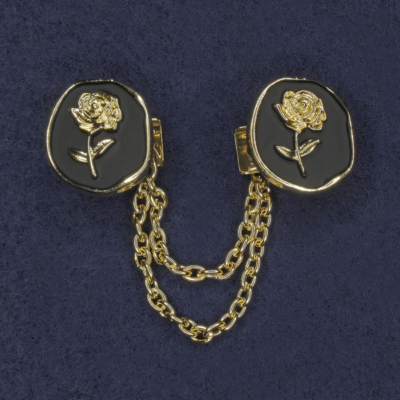 Cardigan Brooch Black Enamel Gold-Tone Metal, Diameter 20mm+/- Chain, Length 9cm+