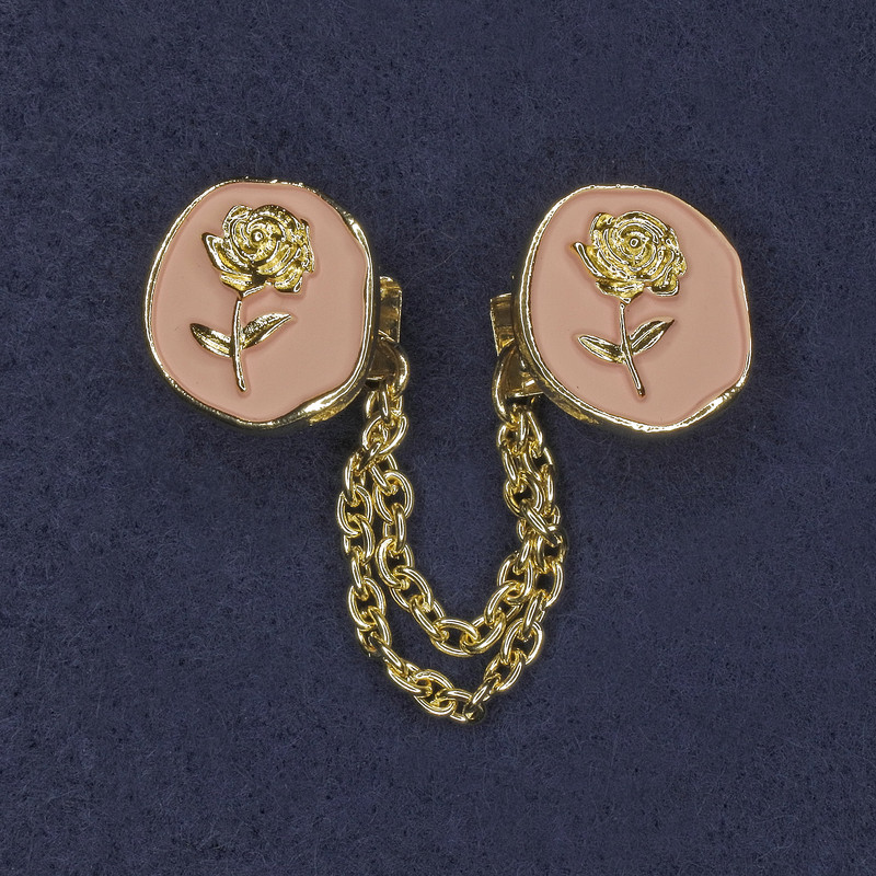 Cardigan Brooch Pink Enamel Gold-Tone Metal, Diameter 20mm+/- Chain, Length 9cm+