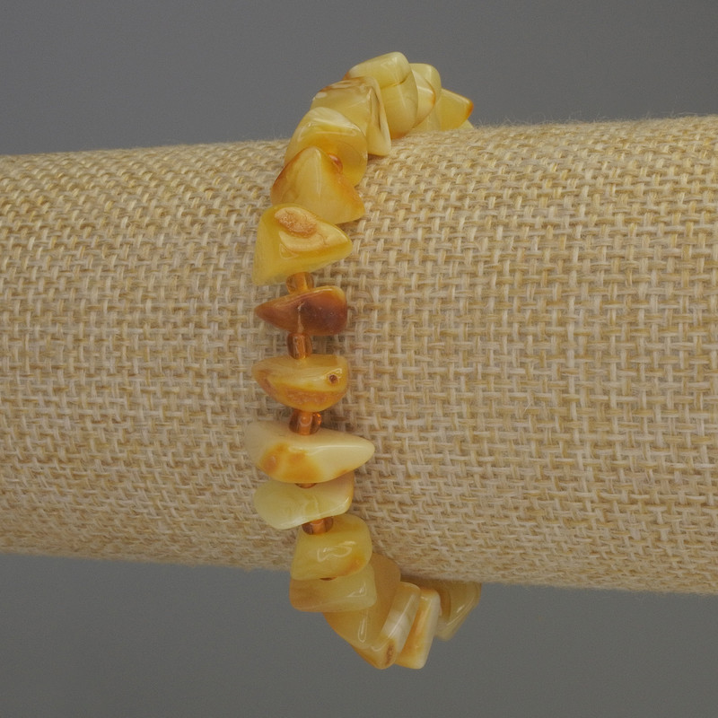 Amber Chip Bracelet 9-11x3-5mm+- with 3mm+- Seed Beads, length 18cm+- stretch