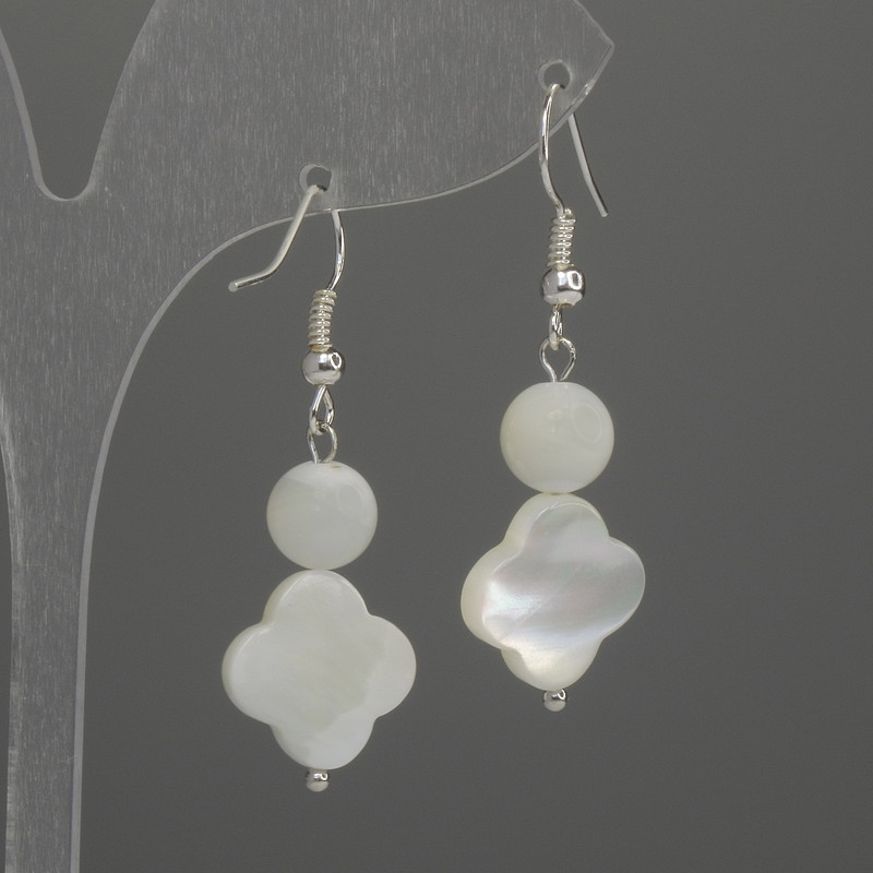 Mother-of-Pearl Earrings Clover 12mm+/- Ball 6mm+/-, length 38mm+