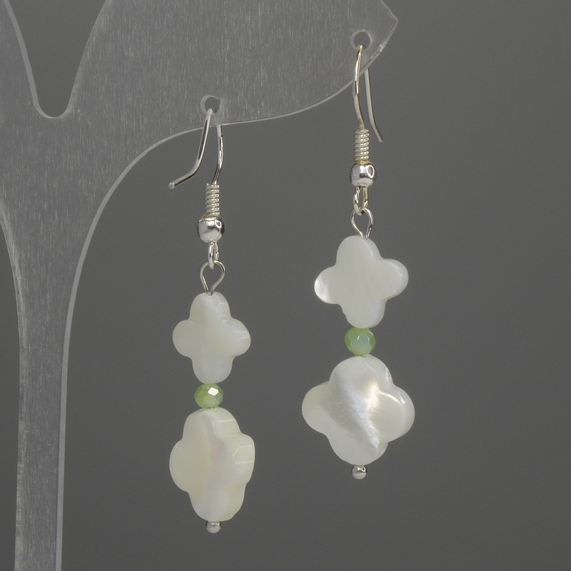 Mother-of-Pearl Clover Earrings 10mm+/- 12mm+/-, length 45mm+