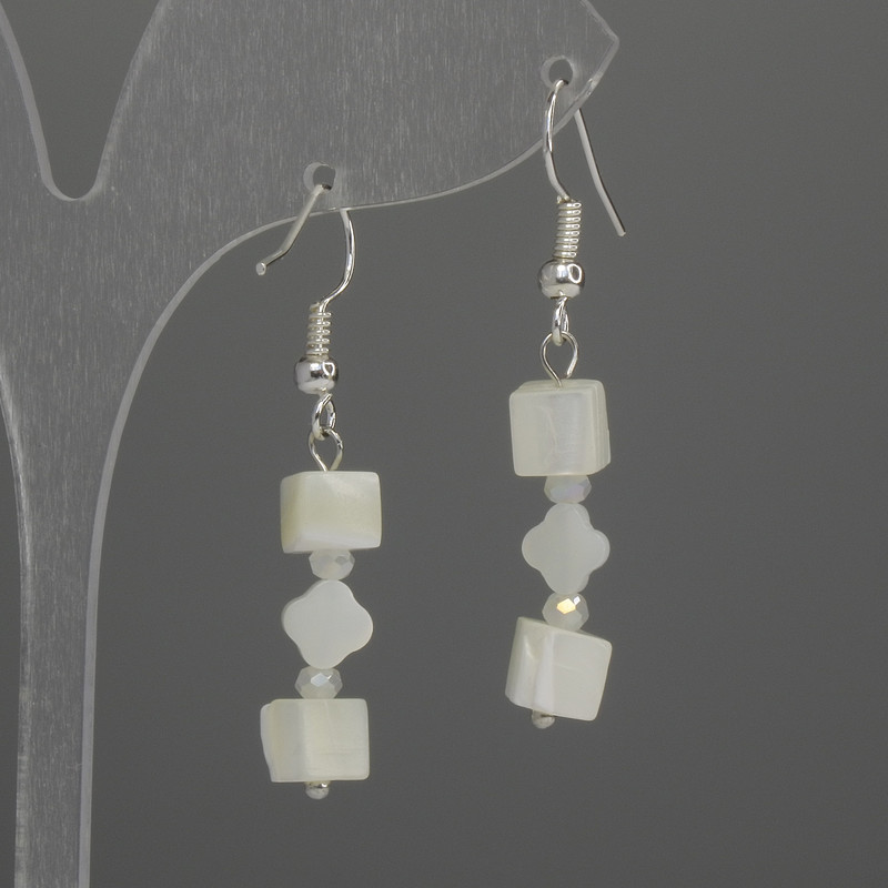 Mother-of-Pearl Earrings Cube 6mm+/- Clover 6mm+/-, length 41mm+