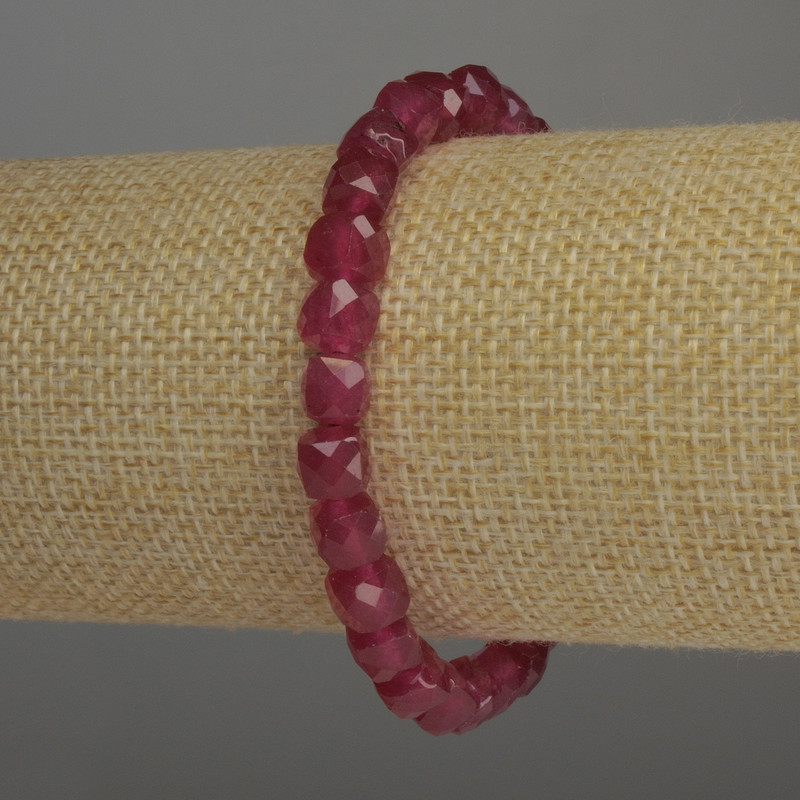 Tourmaline Faceted Cube Bracelet, diameter 7x7mm+/-, length 18cm stretch