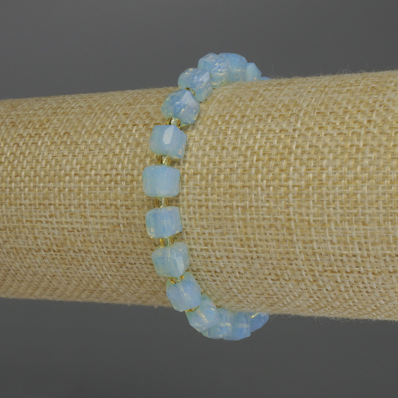 Bracelet Moonstone (Opalite) faceted cube, diameter 7mm+- seed beads 3mm+-, length 18cm stretch