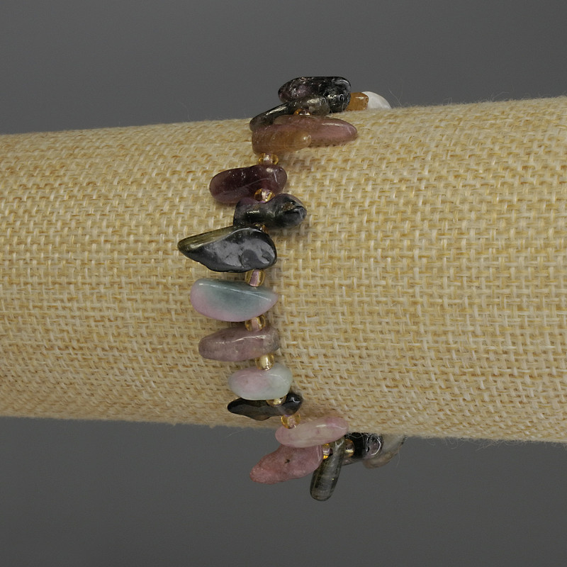 Tourmaline Chip Bracelet, diameter 7-14x3-7mm+- seed beads 3mm+-, length 18cm stretch